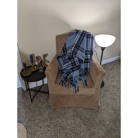 Roca home 80% Lambswool blue/gray plaid throw blanket. - Picture 3 of 6